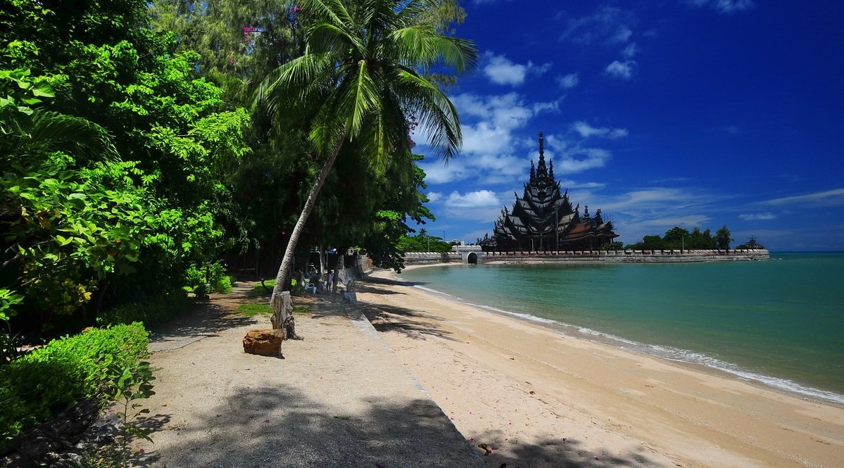 Naklua_beach_area