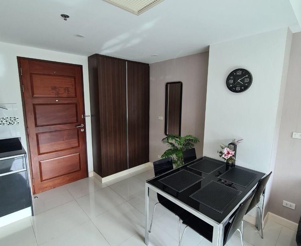 The Axis Condo NR062 5