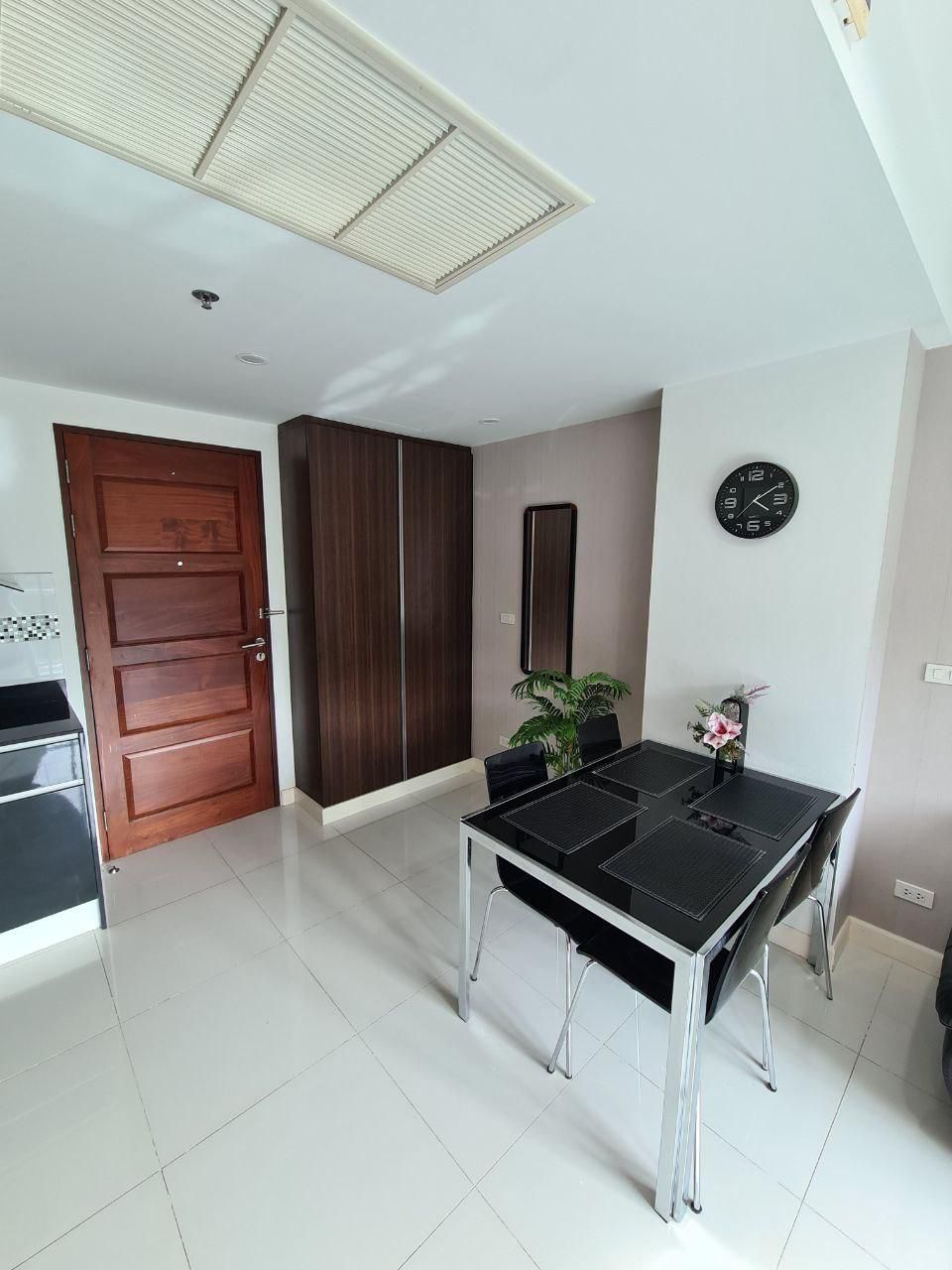 The Axis Condo NR062 5