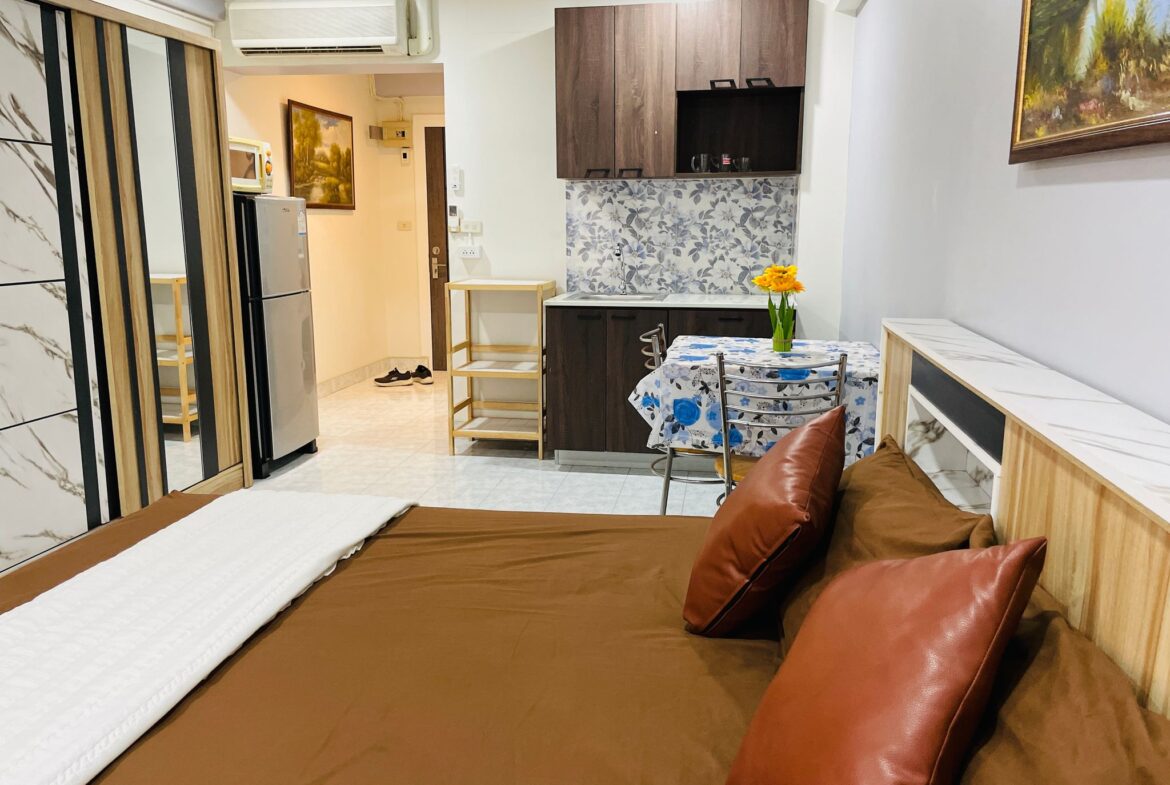 Jomtien Beach Condo (Rimhaad) NR066 1