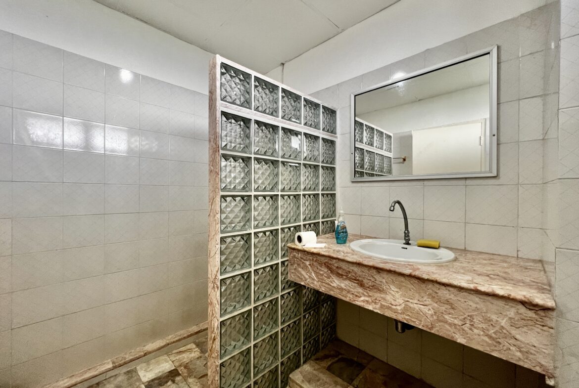 Somphong Condotel NR115 13