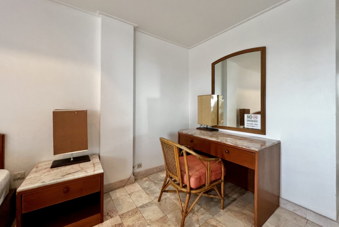 Somphong Condotel NR115 6