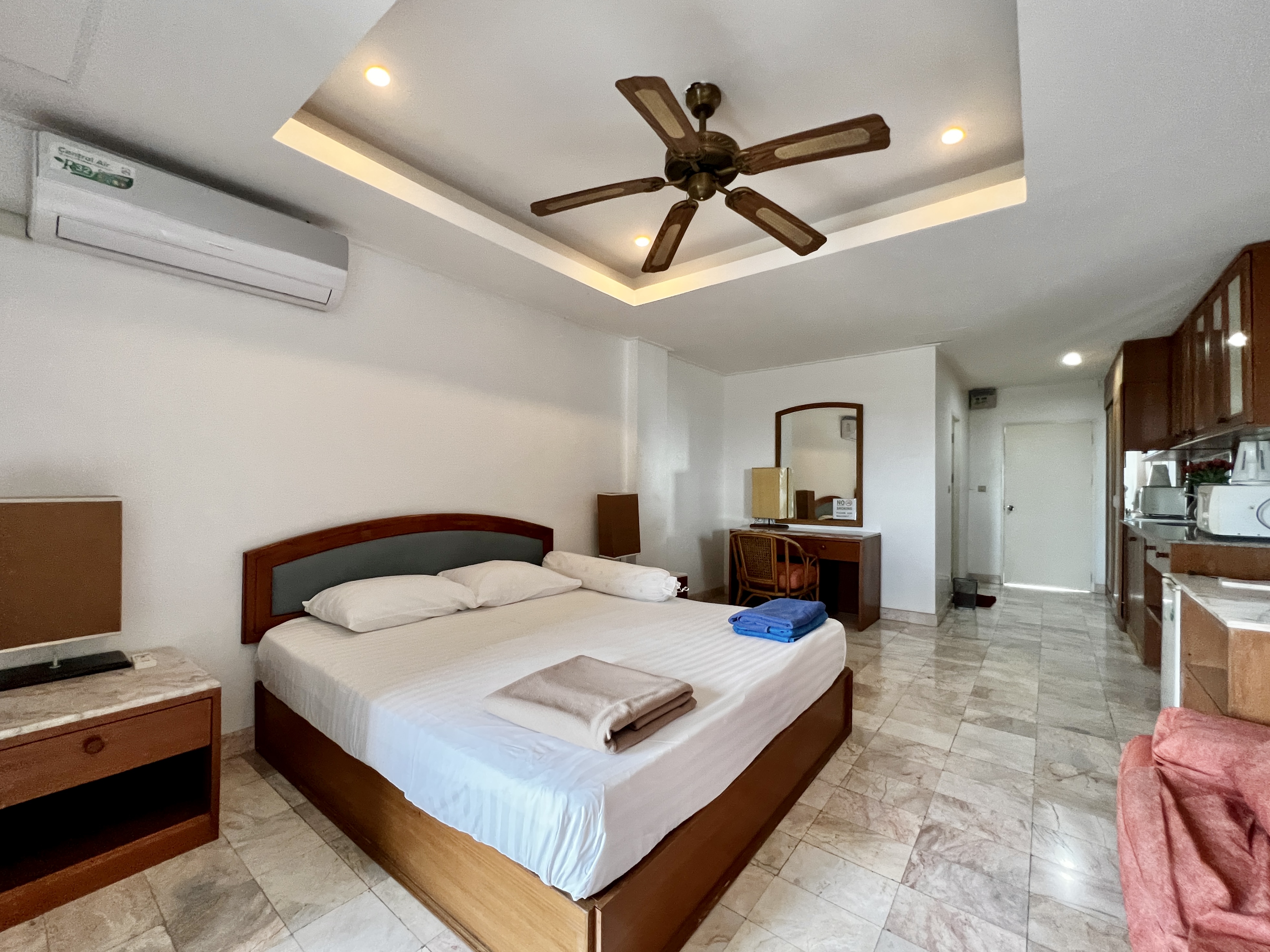 Somphong Condotel NR115 8