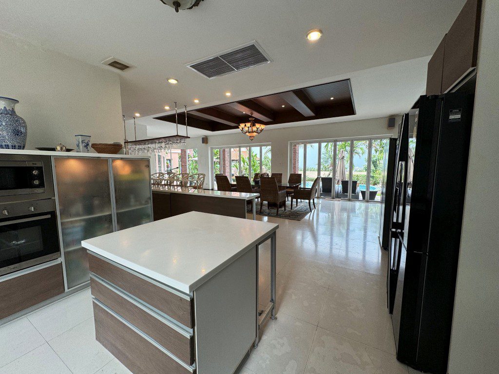 Phoenix Gold Golf & Country Club 4br 550sqm 18