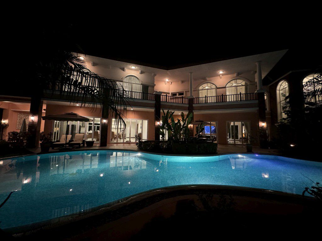 Phoenix Gold Golf & Country Club 4br 550sqm 1