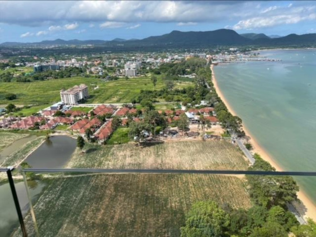 Del Mare Bangsaray Beachfront 2br 82