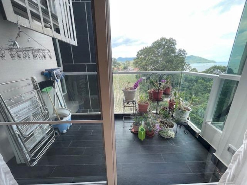 Del Mare Bangsaray Beachfront 2br 82