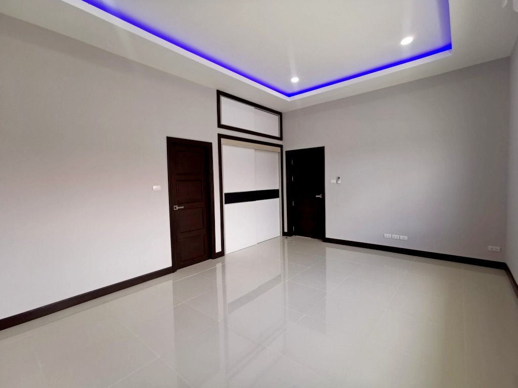 BSH24266_2 Private House 3br 225sqm 18