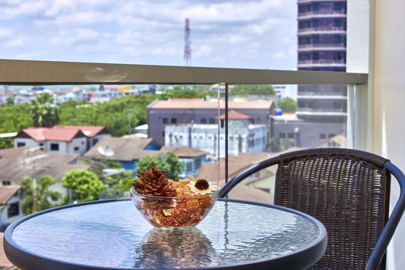 The Chezz 2br 62sqm 2