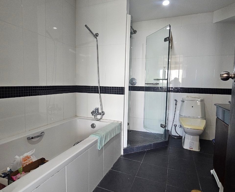 CPC25208_5 Nova Atrium 1br 76