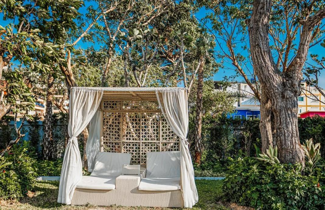 Copacabana beach Jomtien Pattaya courtyard