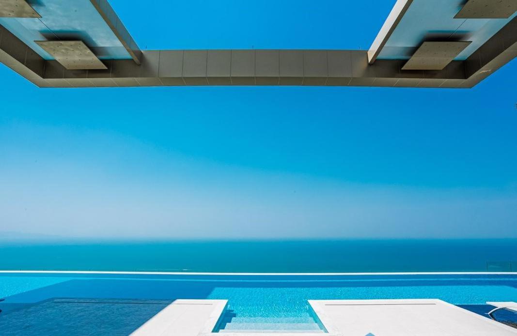 Copacabana beach Jomtien Pattaya pool