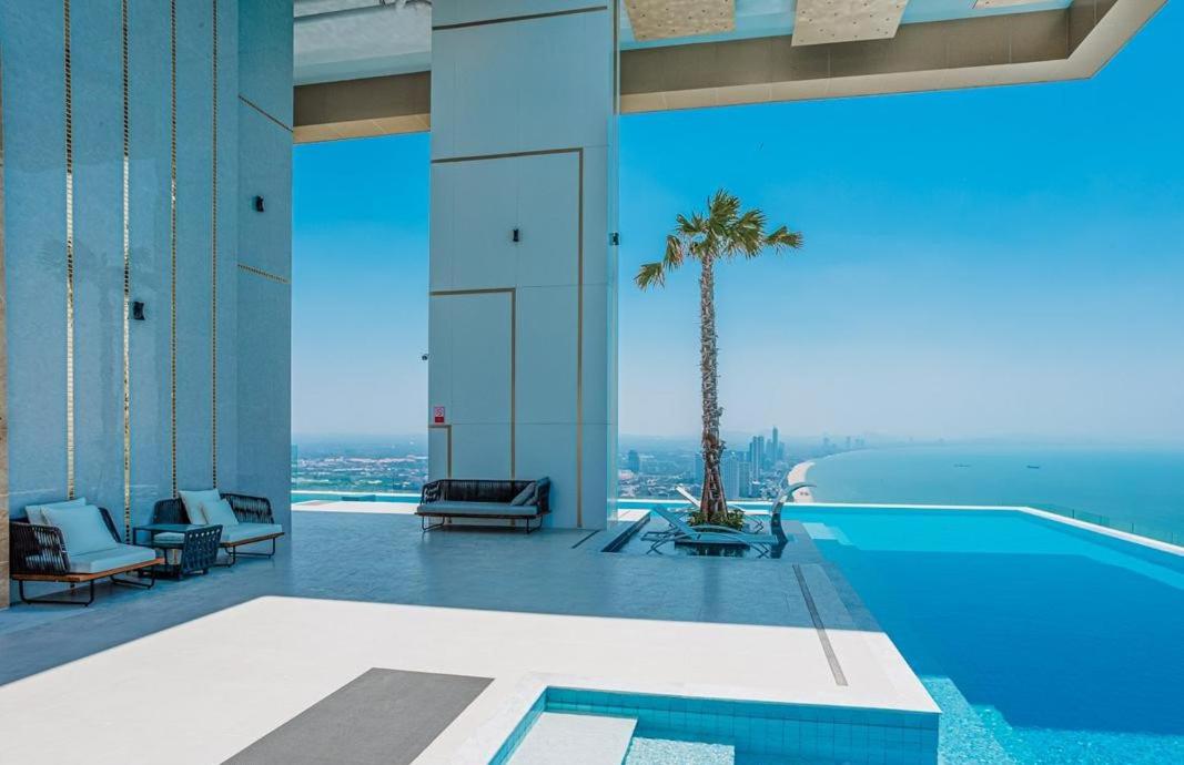 Copacabana beach Jomtien Pattaya roof pool 2