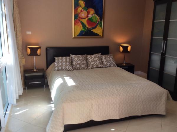 The Meadows 3br 179sqm 9