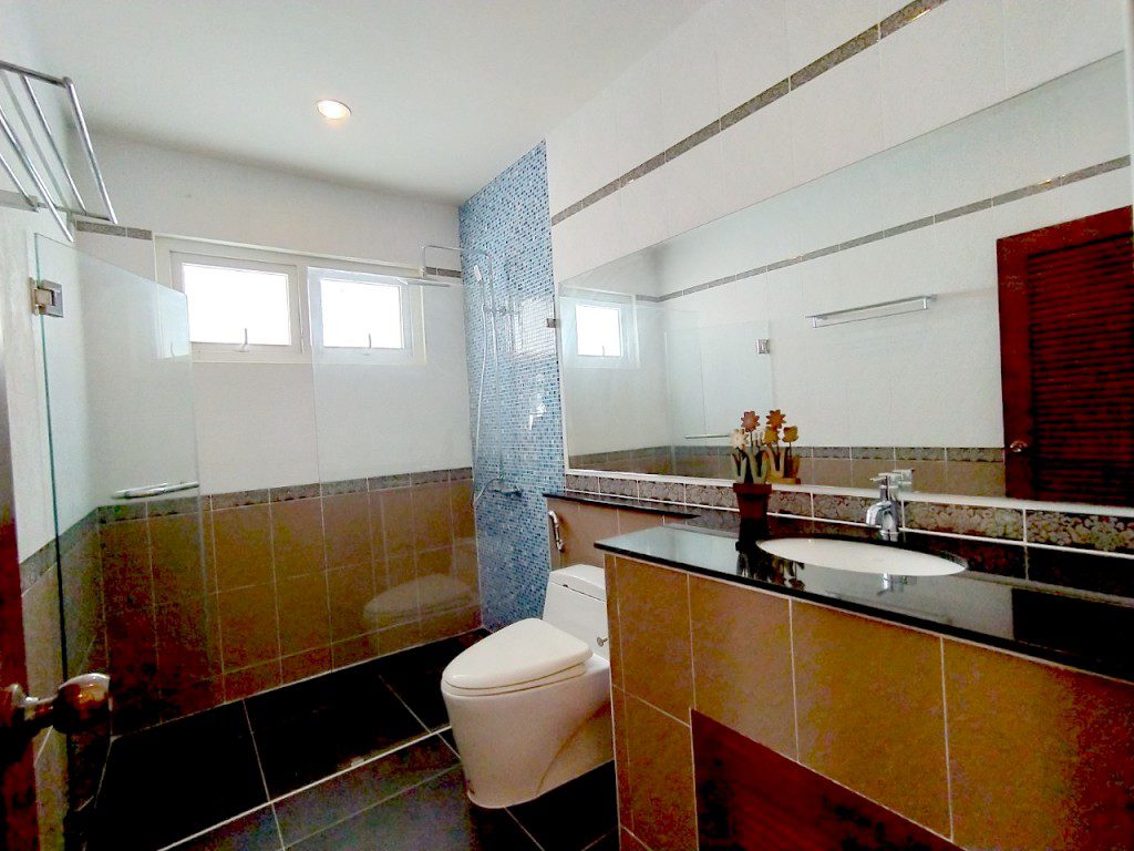 EPH23391 Amorn Village 3br sqm 16