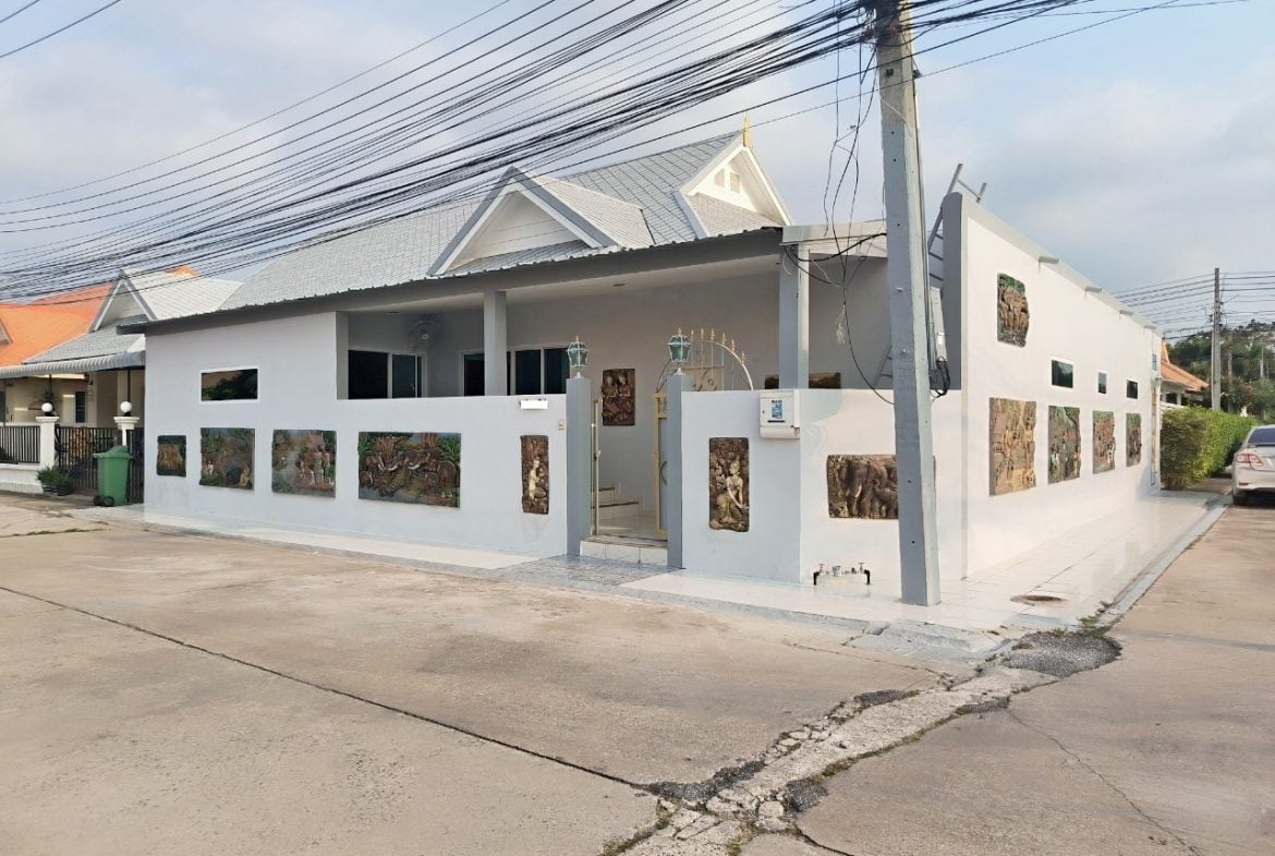 Baan Suan Neramit 4br 200sqm 1