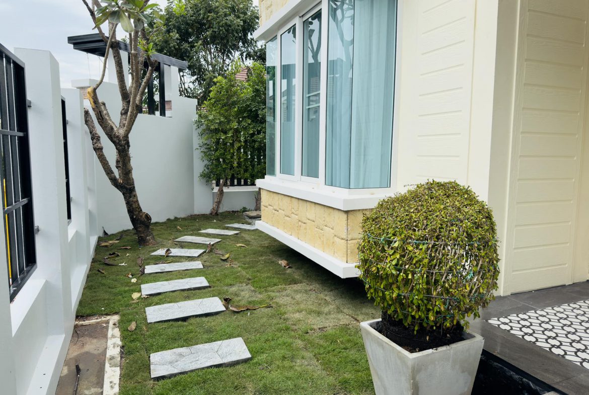 EPH25595_1 Sirisa 16 3br 250sqm 17