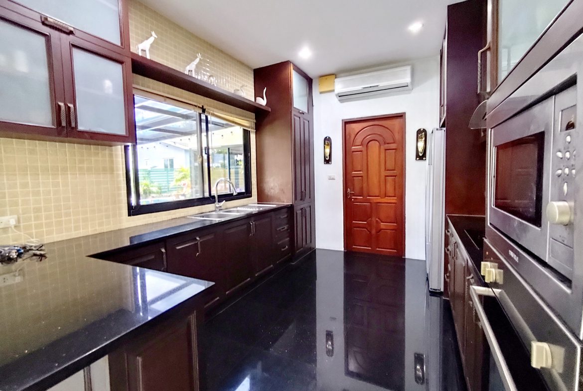 Paradise Villa 2 5br 360sqm 18