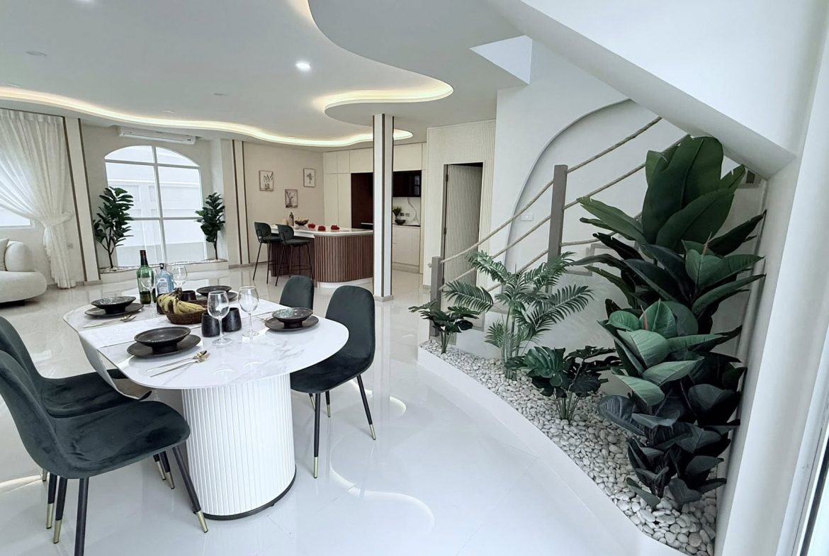 Country Club Villa Village 5br sqm 6