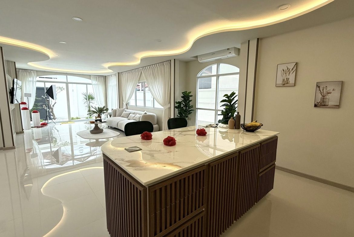 Country Club Villa Village 5br sqm 8