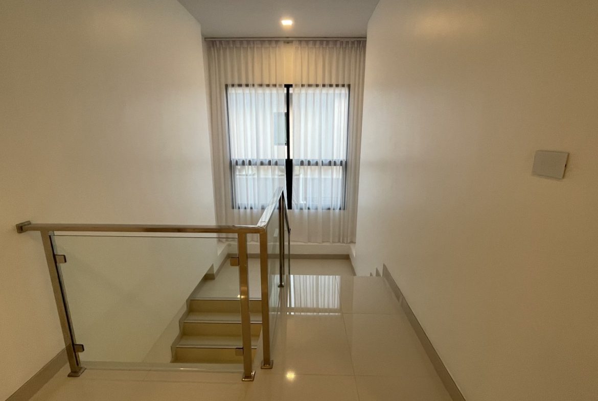 The Lake Huay Yai 4br 280sqm 17