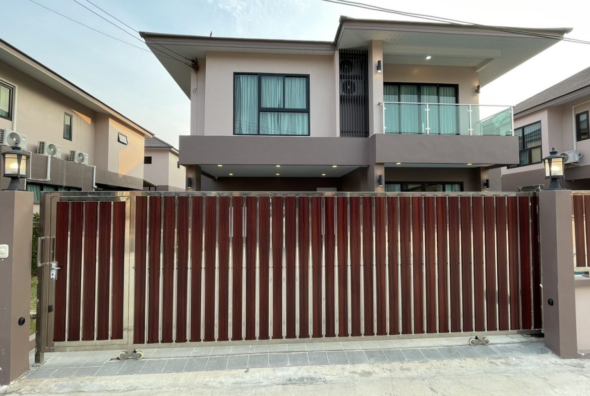 The Lake Huay Yai 4br 280sqm 1