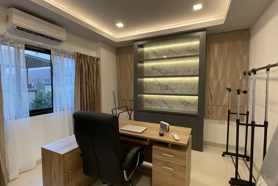 The Lake Huay Yai 4br 280sqm 14