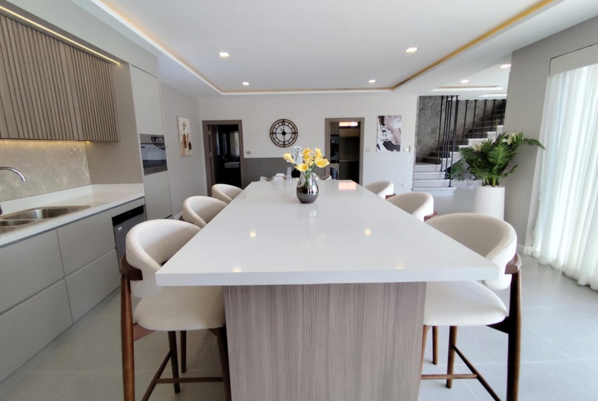 Без комплекса 7br 600sqm 12