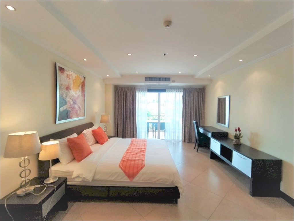 The Residence 1br 80