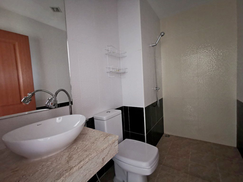 The Trio Gems 0br 33