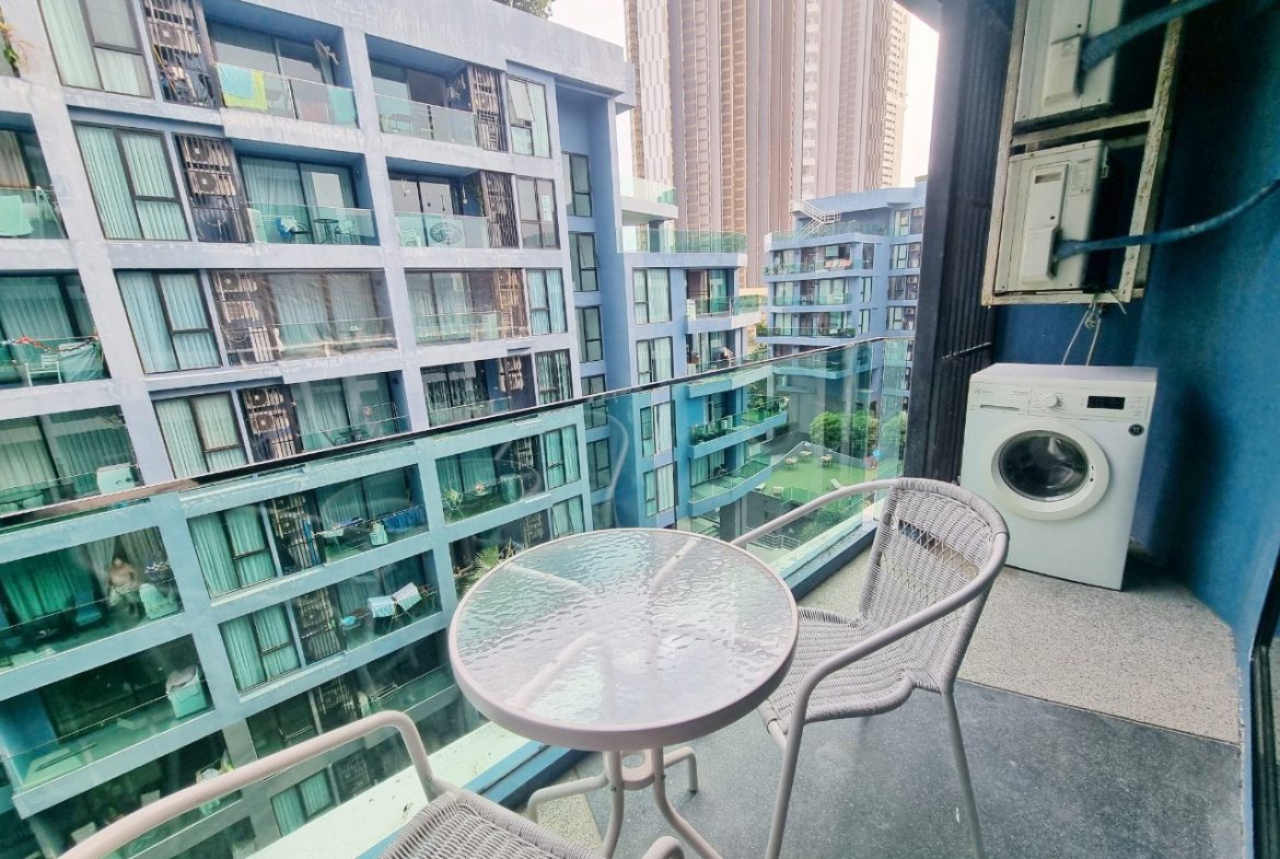 Acqua Condominuim 1br 37