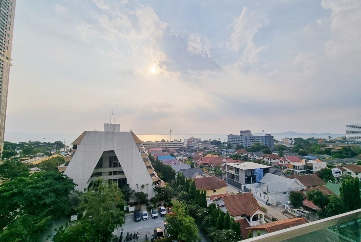 Acqua Condominuim 1br 37