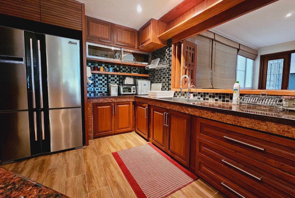 JTC25187 Baan Somprasong Condo 2br 243sqm 4