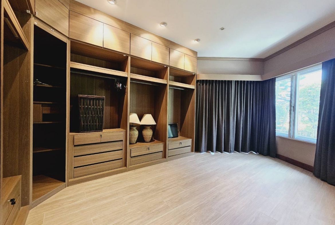 JTC25187_3 Baan Somprasong Condo 2br 243sqm 5