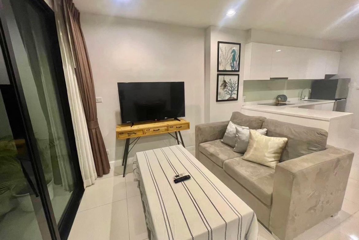 De Amber condominium 2br 82