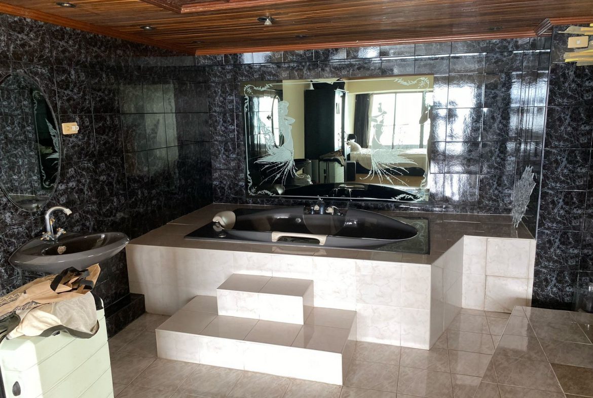 Metro Jomtien Condotel 2br 147sqm 9