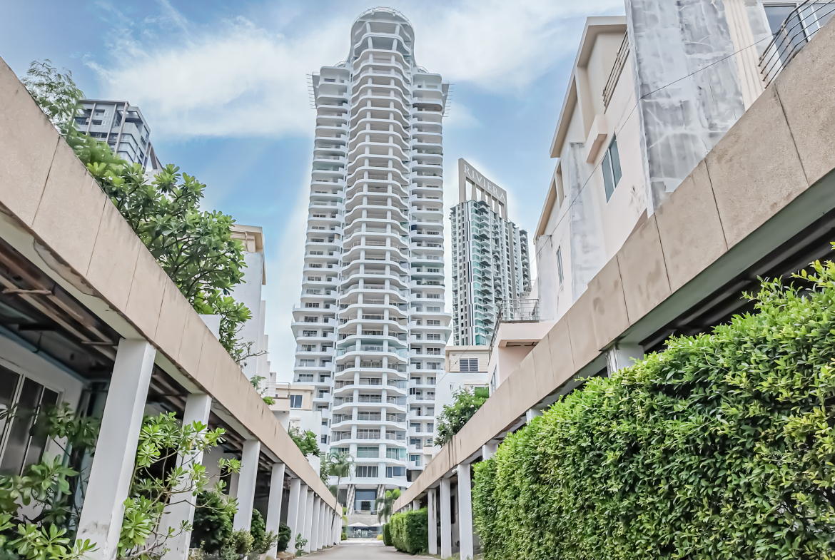 La Royale Beach 2br 148sqm 1