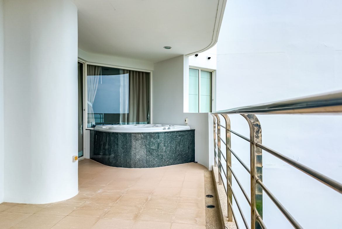 La Royale Beach 2br 148sqm 18