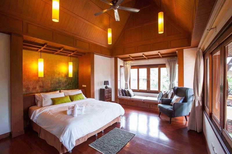 JTH21780_4 Dharawadi Thai House 4br 600sqm 5