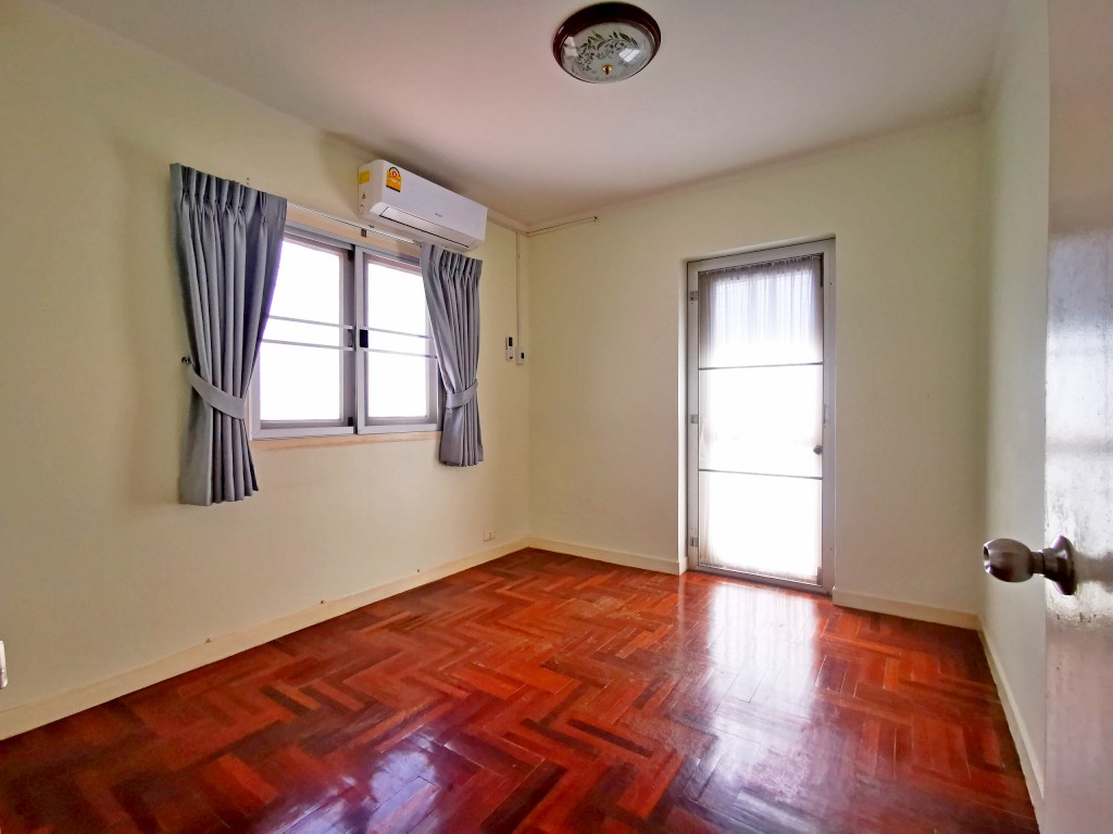 JTH23869_2 Baan Suan Lalana 3br sqm 18