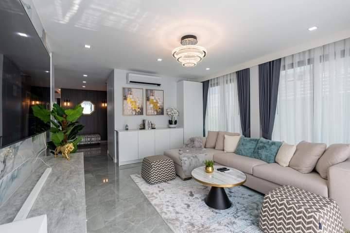 The write House 5br 240sqm 8