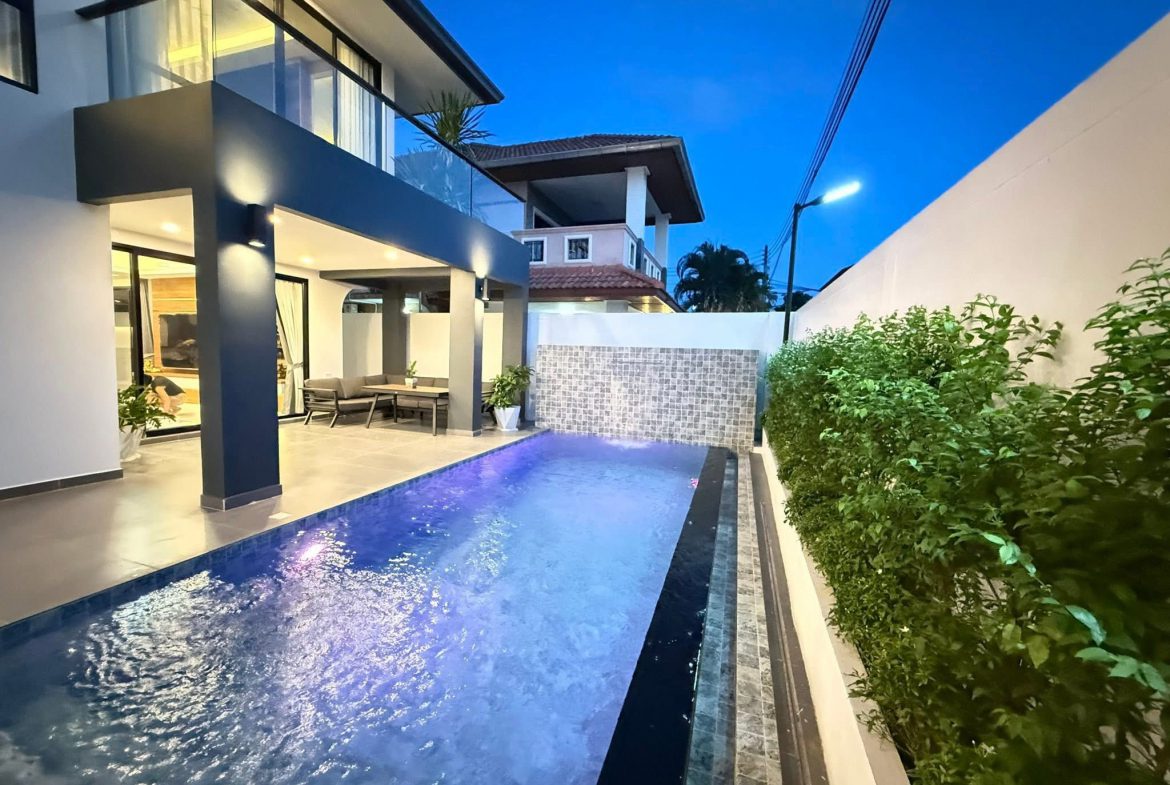 Aekmongkol Chaiyapreuk 2 6br 540sqm 2