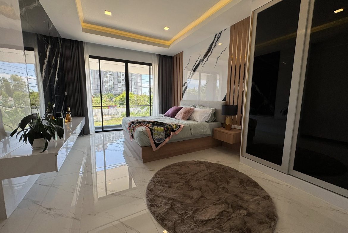 Aekmongkol Chaiyapreuk 2 6br 540sqm 11