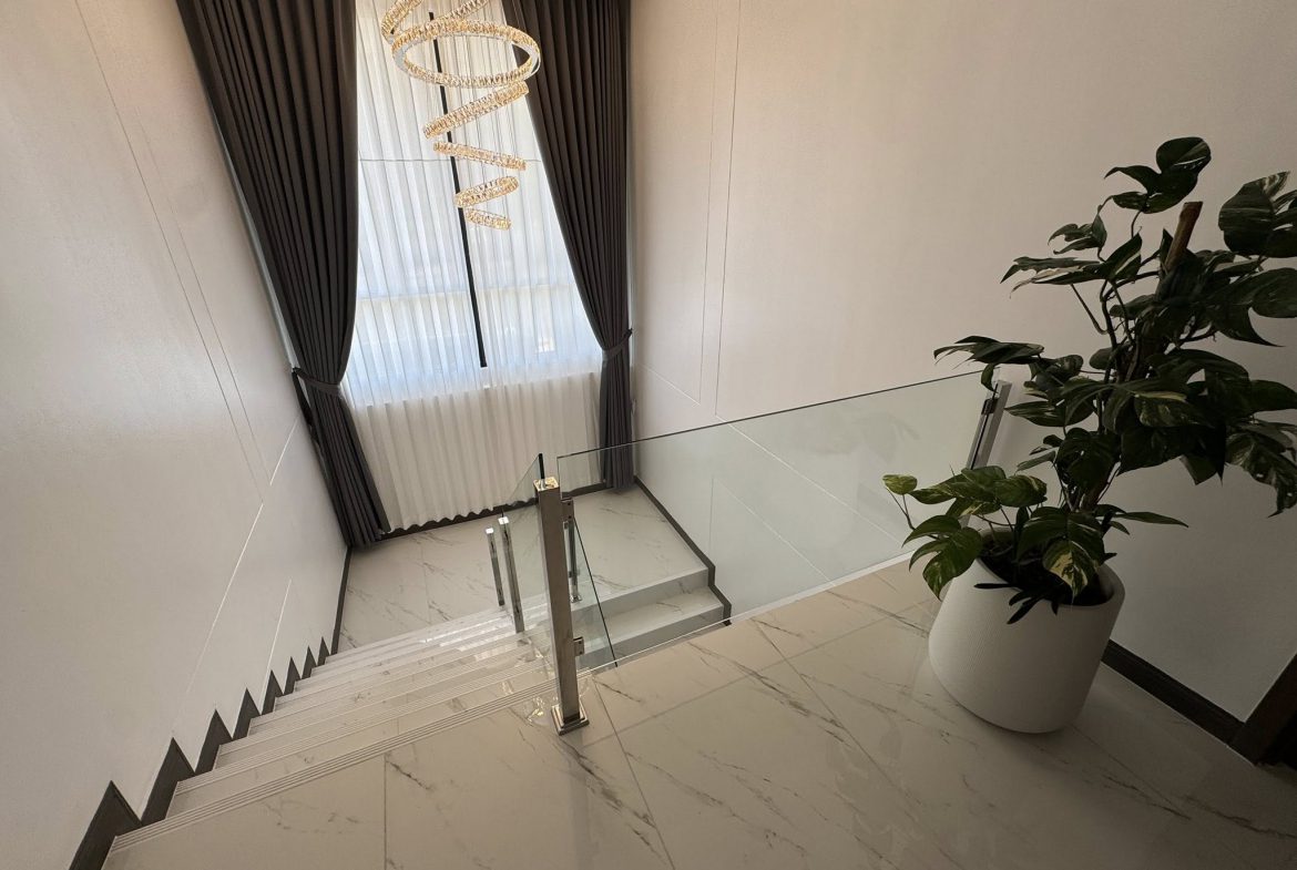 Aekmongkol Chaiyapreuk 2 6br 540sqm 13