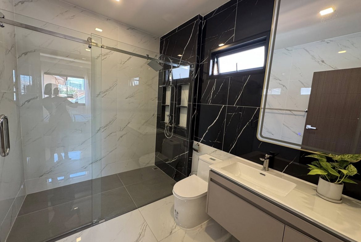 Aekmongkol Chaiyapreuk 2 6br 540sqm 15