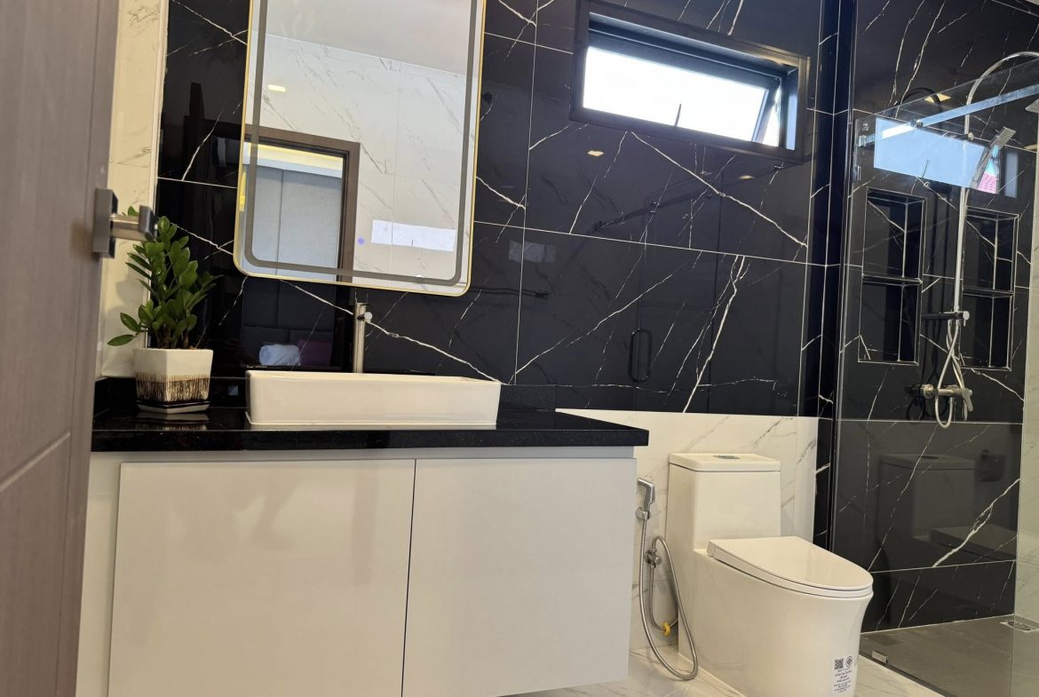 Aekmongkol Chaiyapreuk 2 6br 540sqm 18