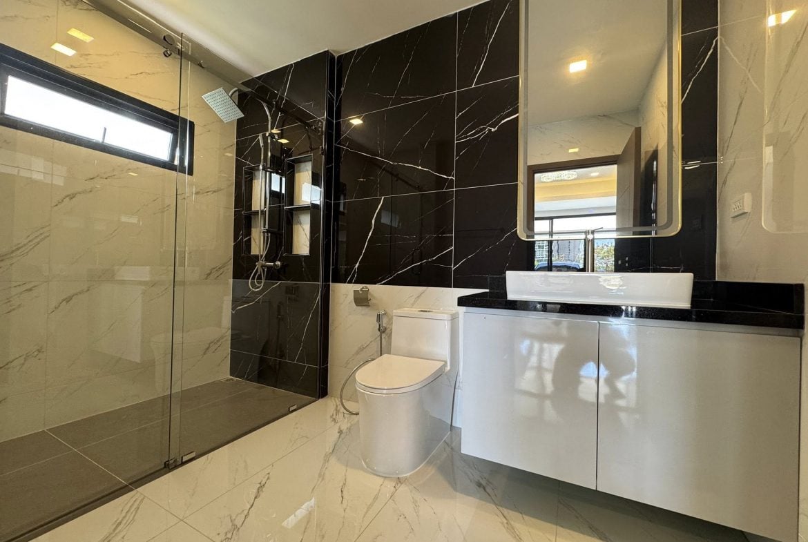 Aekmongkol Chaiyapreuk 2 6br 540sqm 6