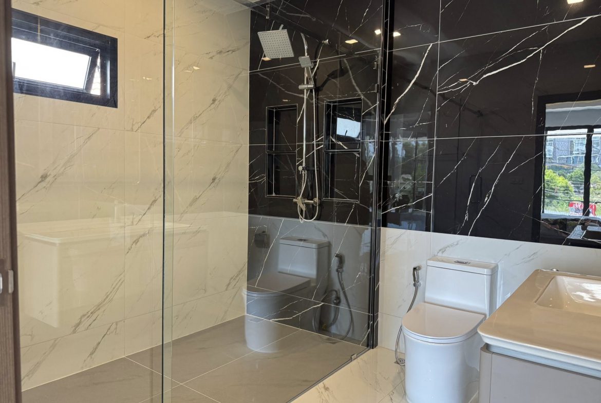 Aekmongkol Chaiyapreuk 2 6br 540sqm 10