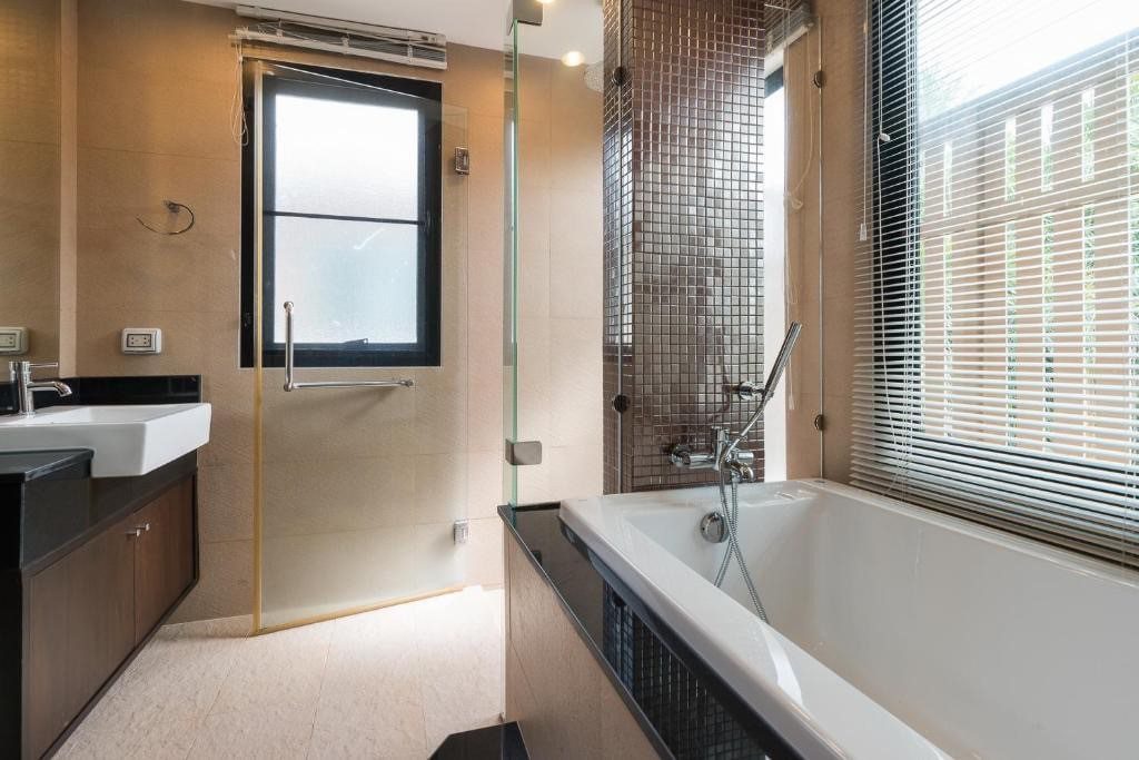 The Village near Horse shoe point 4br 262sqm 11