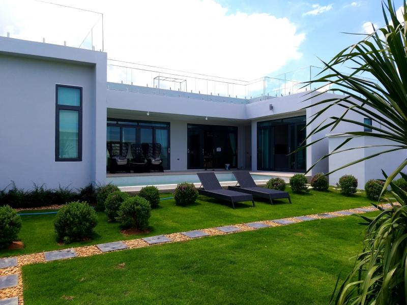 Palm lakeside Villa 4br 245sqm 2